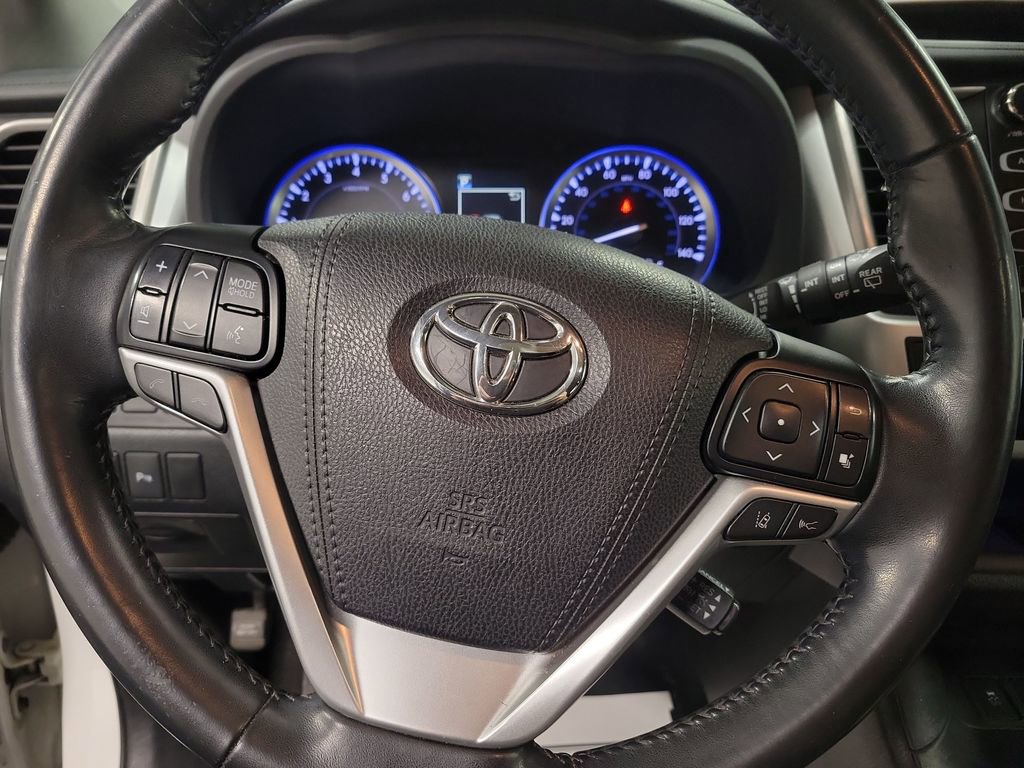 Used 2017 Toyota Highlander Limited image 19