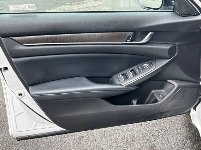 Used 2018 Honda Accord EX image 19