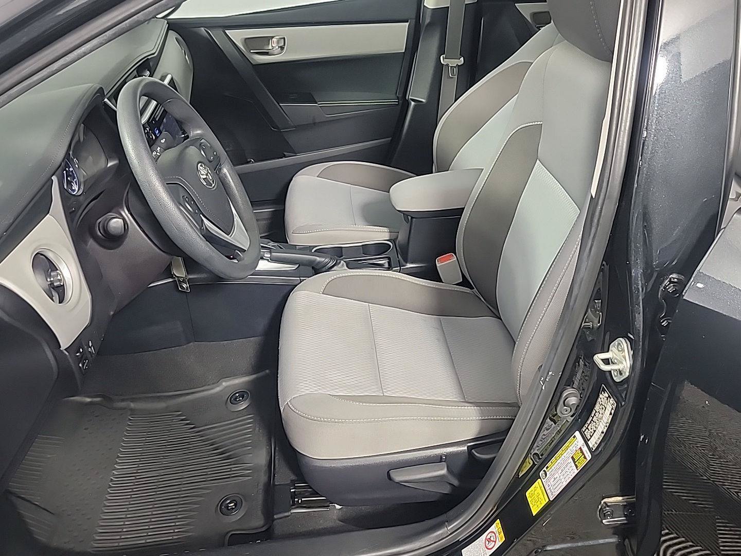 Used 2019 Toyota Corolla LE FWD image 18