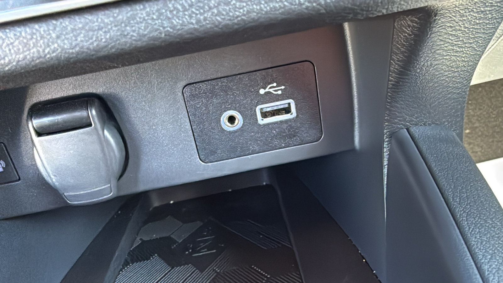 Certified 2025 Nissan Versa SV w/ Trunk Package FWD image 16