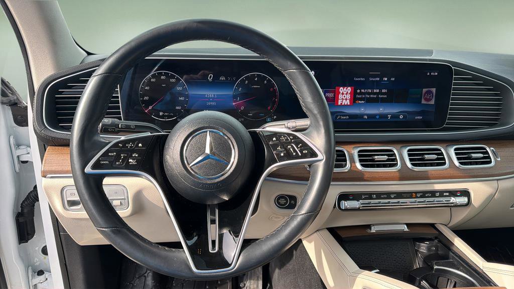 Used 2024 Mercedes-Benz GLS 450 4MATIC image 23