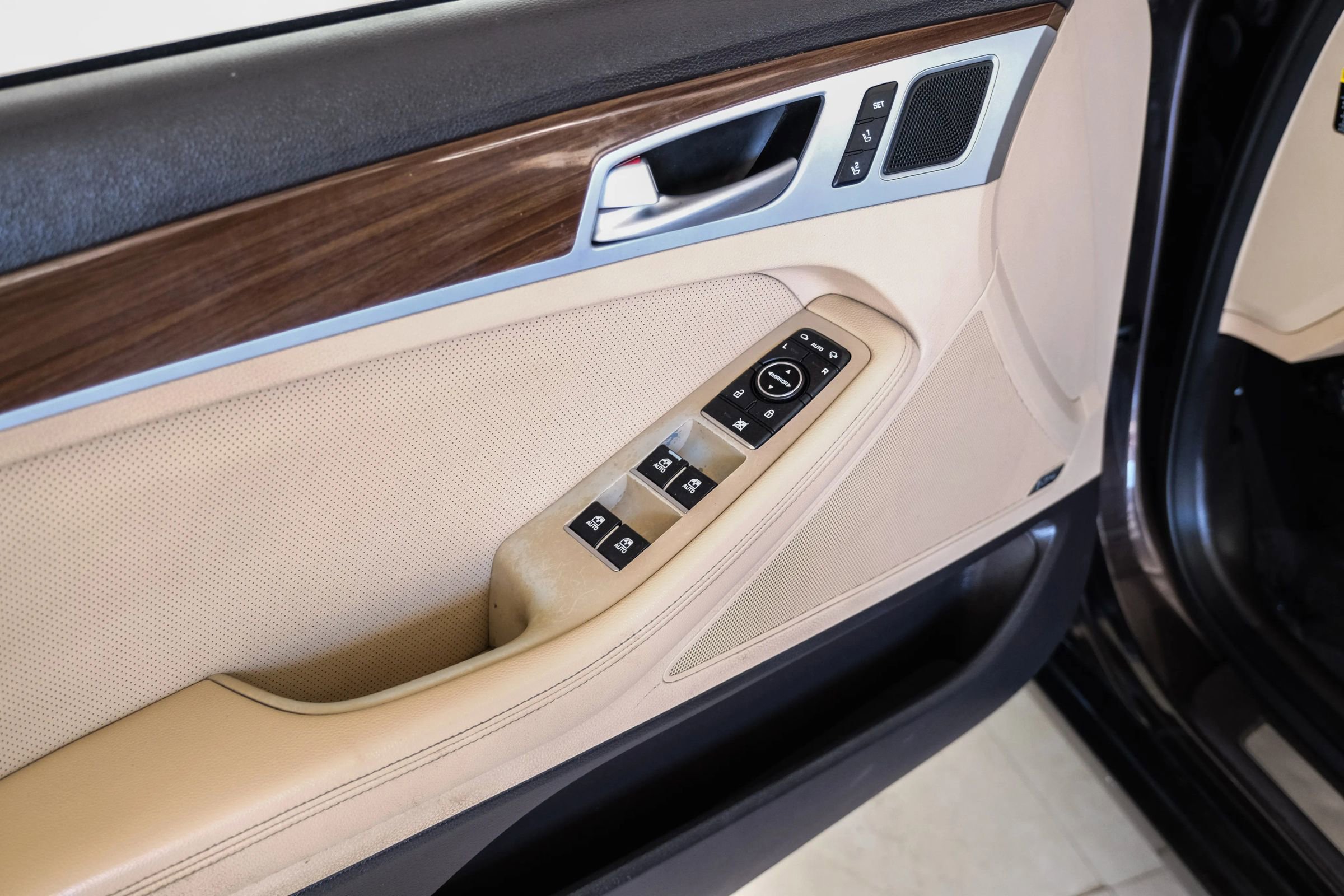 Used 2015 Hyundai Genesis 3.8 w/ Option Group 02 image 40