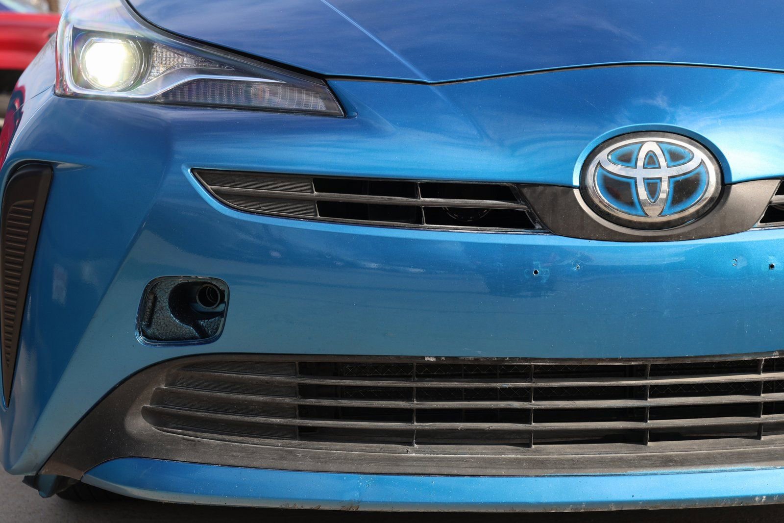 Used 2022 Toyota Prius L Eco image 9
