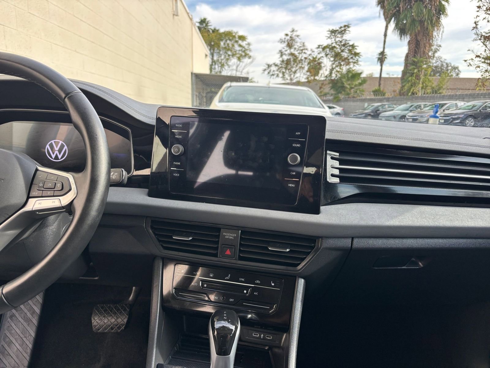 Used 2025 Volkswagen Jetta SE image 18