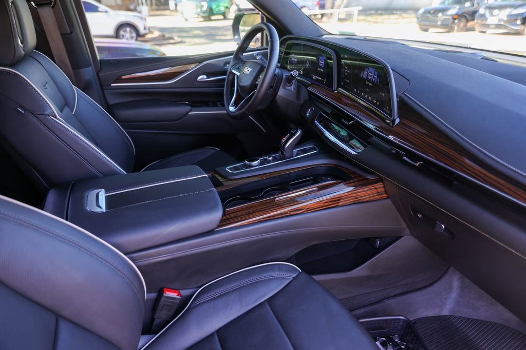 Used 2022 Cadillac Escalade Premium Luxury image 32