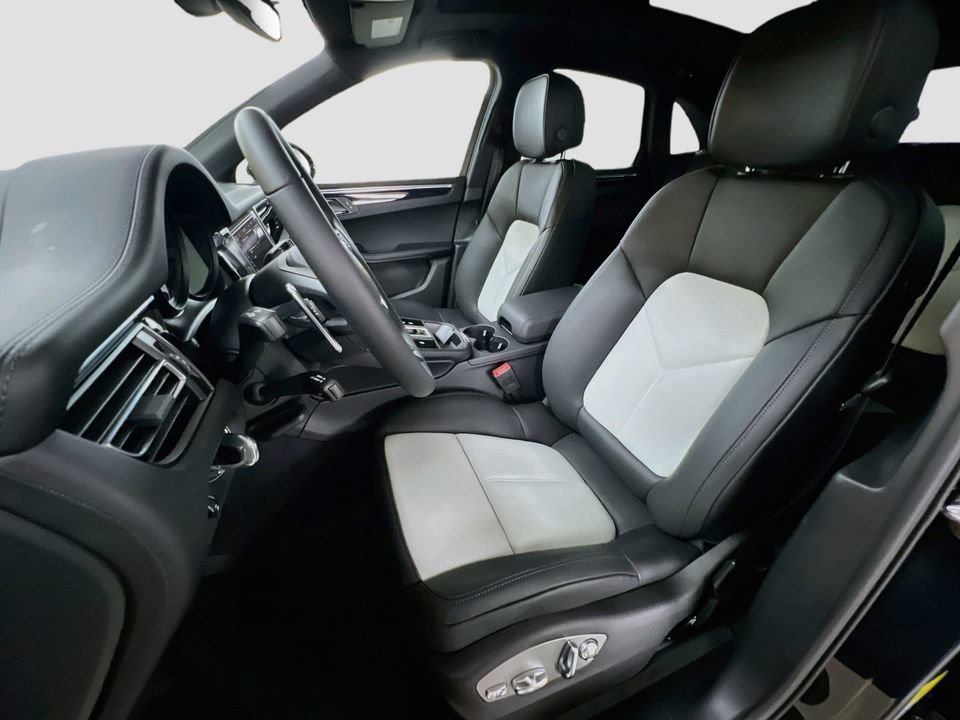 New 2026 Porsche Macan AWD/4WD image 5