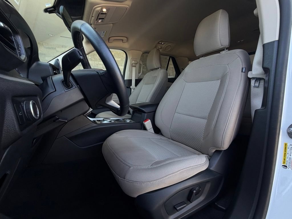 Used 2023 Ford Explorer XLT AWD/4WD image 5