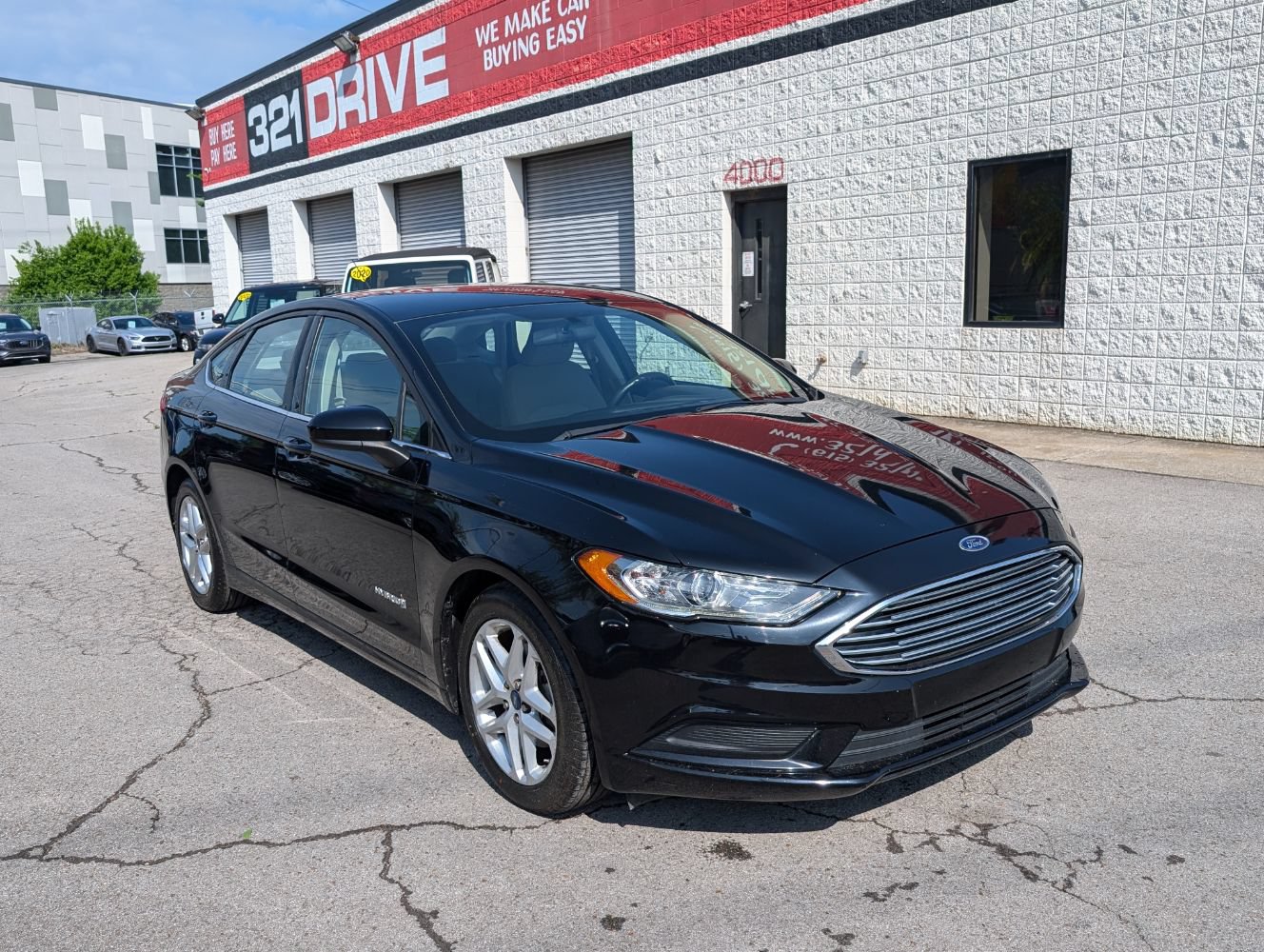 Used 2017 Ford Fusion SE FWD image 1