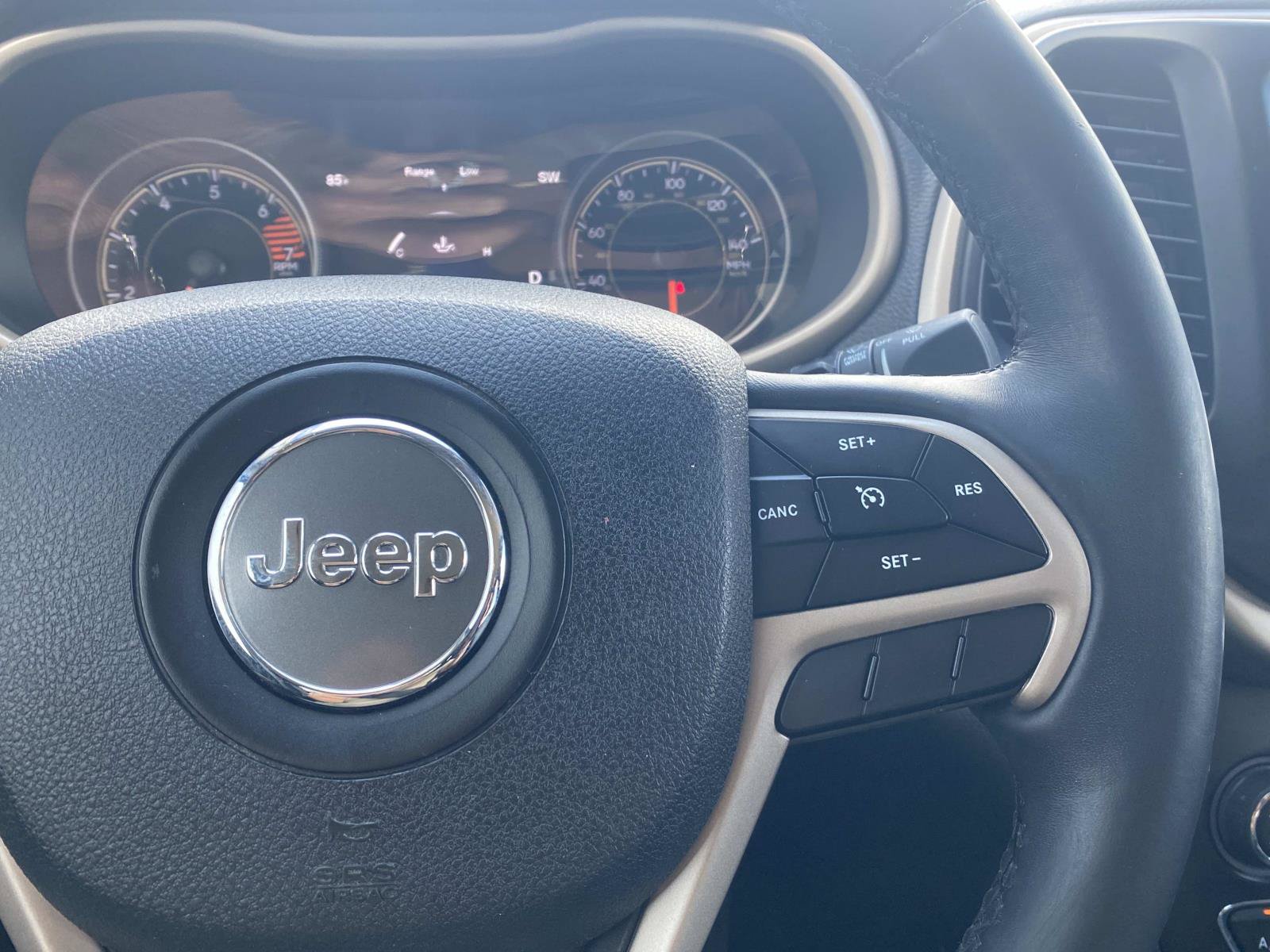 Used 2018 Jeep Cherokee Limited FWD image 26