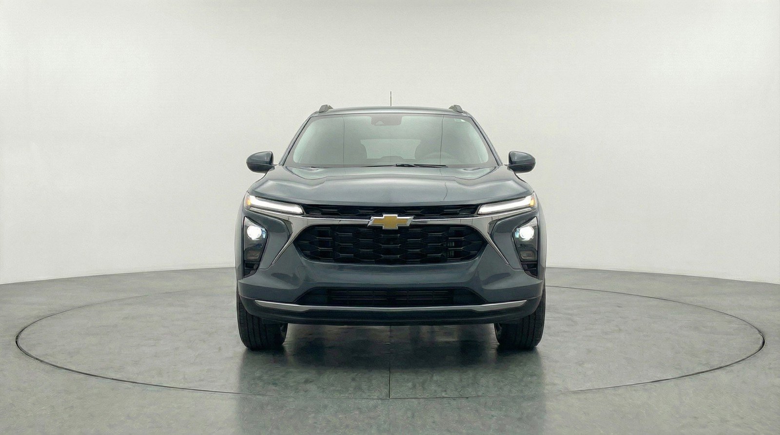 Used 2025 Chevrolet Trax LT image 2