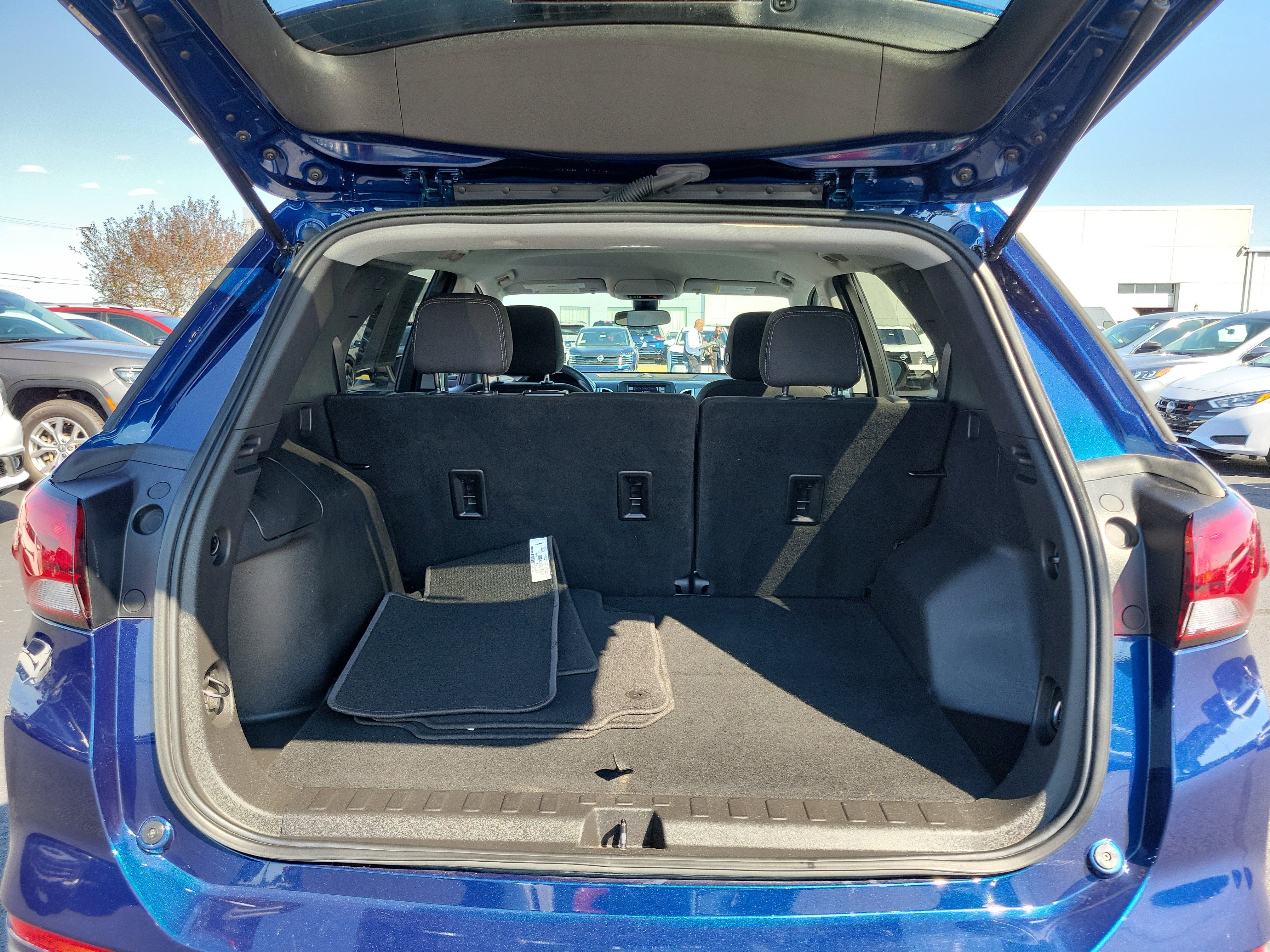 Used 2022 Chevrolet Equinox LS w/ LS Convenience Package image 8