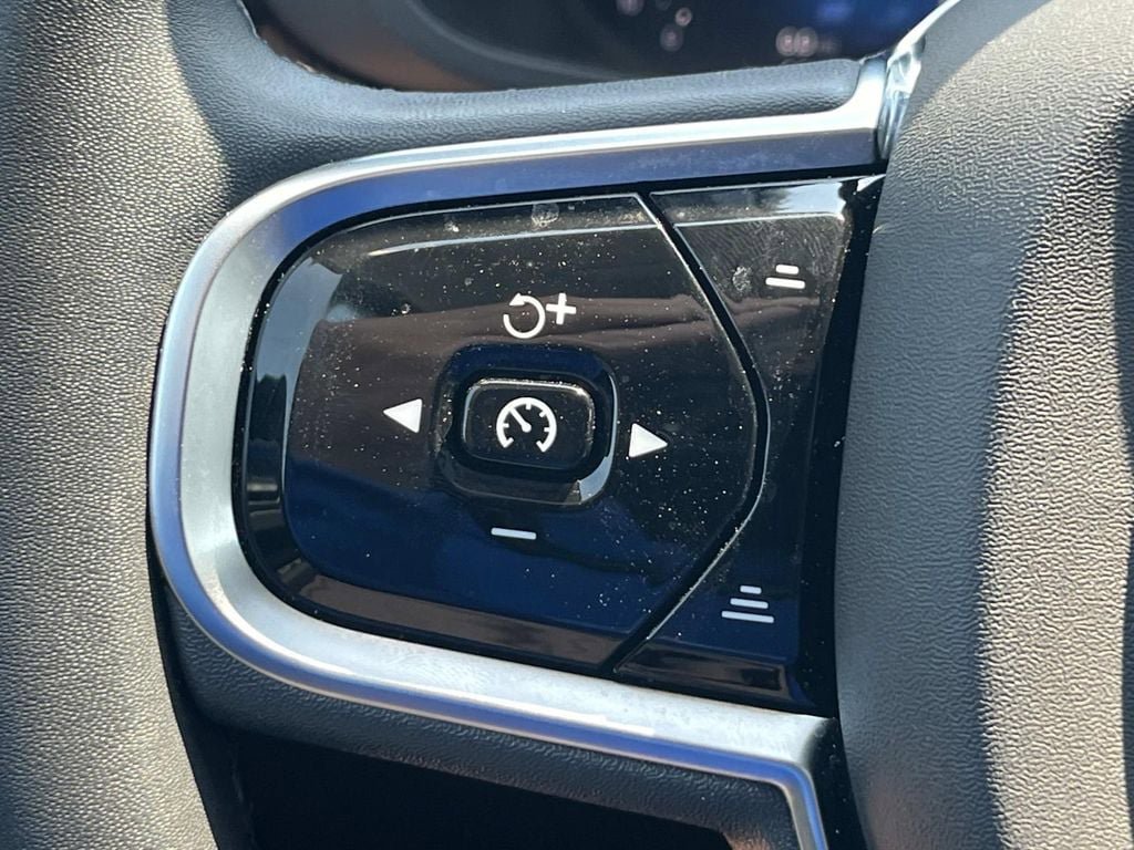 Certified 2023 Volvo XC60 B5 Plus AWD/4WD image 30