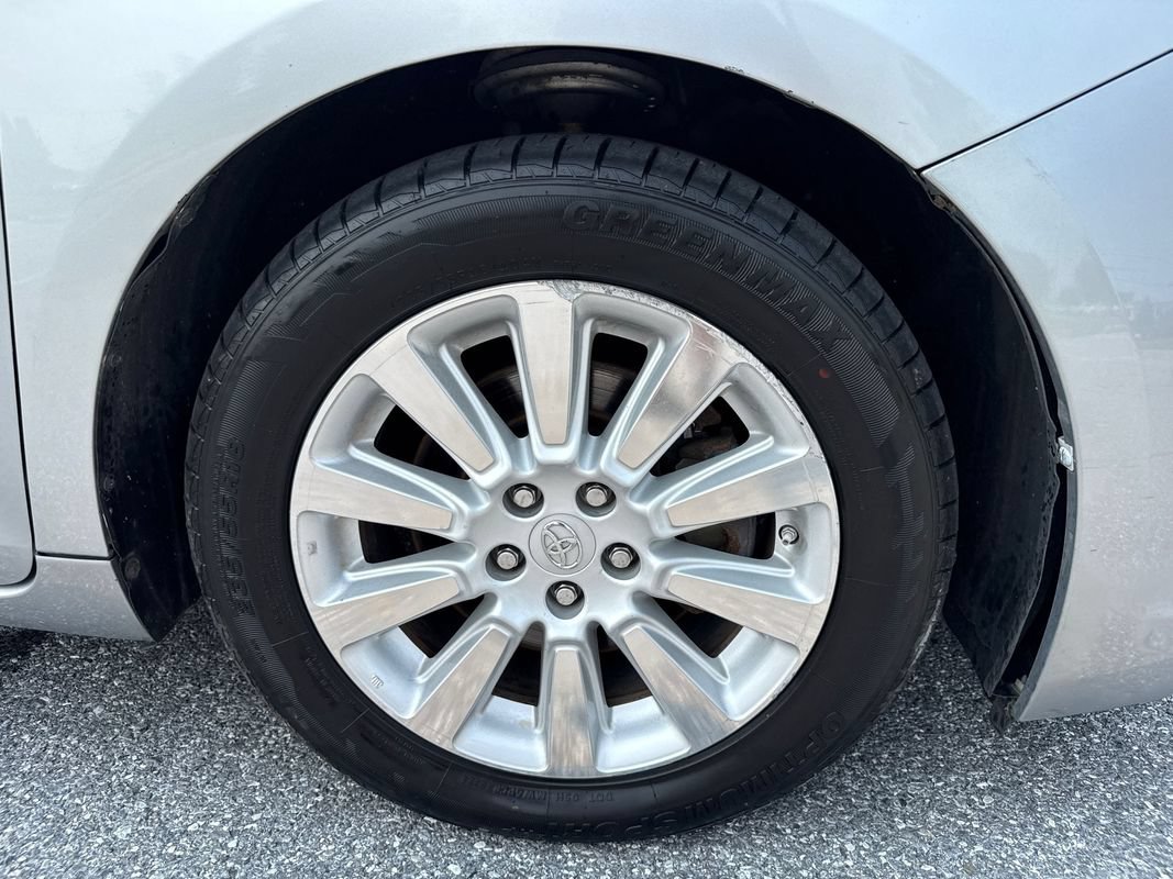 Used 2014 Toyota Sienna XLE AWD/4WD image 32