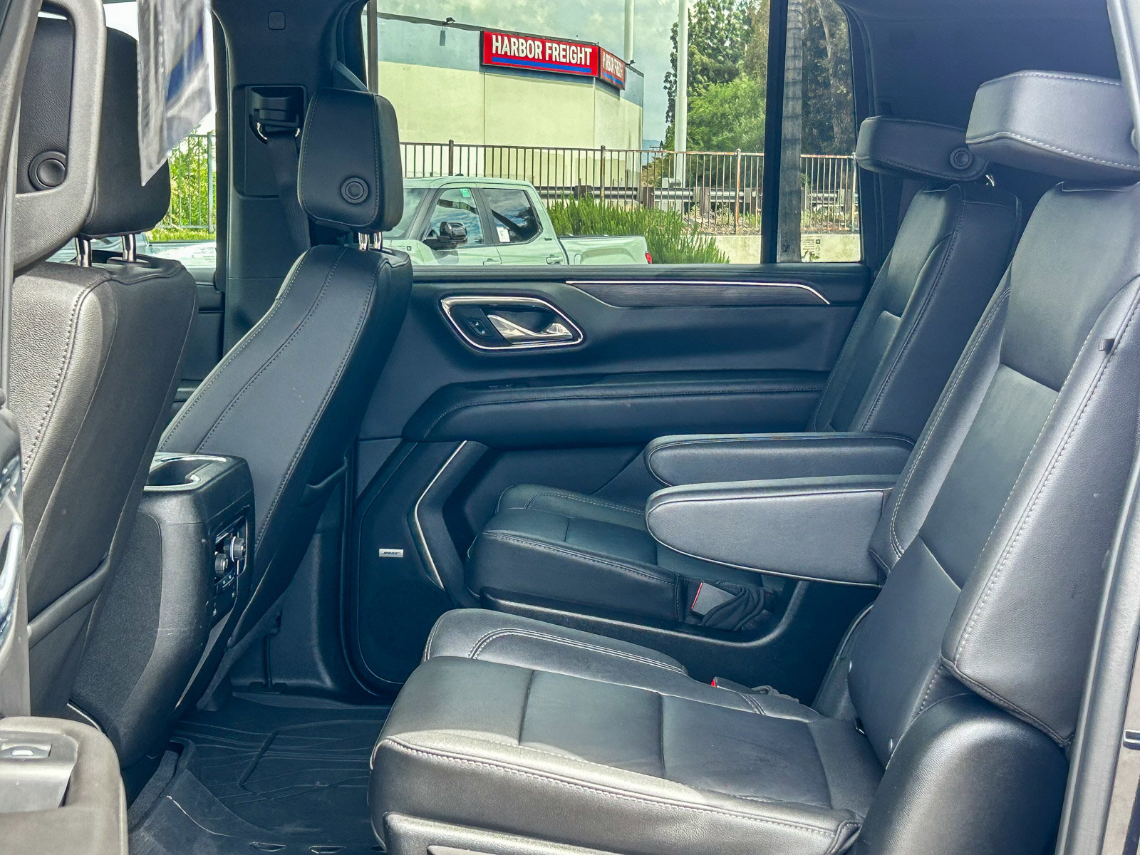 Used 2024 Chevrolet Suburban LT w/ Luxury Package image 18