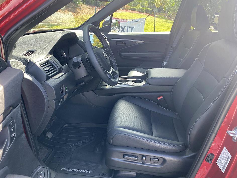 Used 2025 Honda Passport EX-L image 9