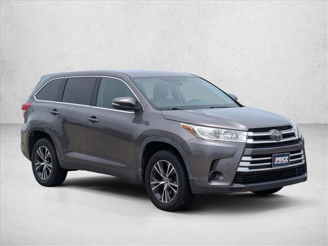 Used 2019 Toyota Highlander LE FWD image 3