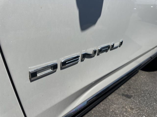 Used 2025 GMC Yukon Denali Ultimate AWD/4WD image 9