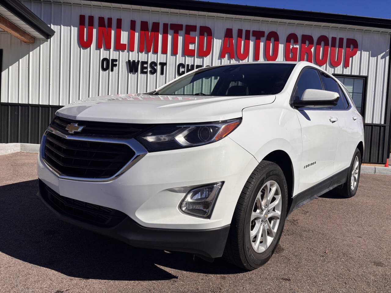 Used 2020 Chevrolet Equinox LT w/ Driver Convenience Package FWD image 2