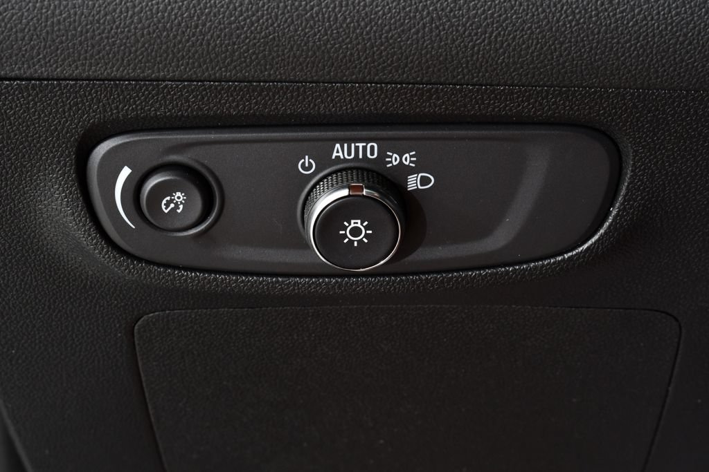 Used 2025 Buick Encore GX Sport Touring w/ Advanced Technology Package AWD/4WD image 31