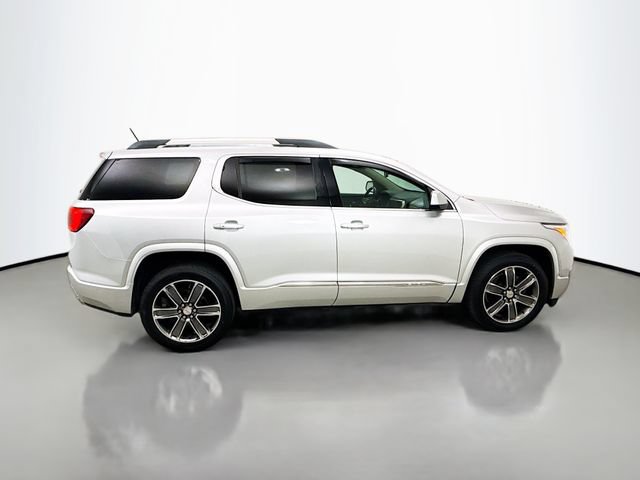 Used 2019 GMC Acadia Denali w/ Technology Package FWD image 8