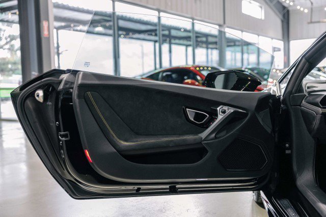 Used 2015 Lamborghini Huracan LP 610-4 image 11