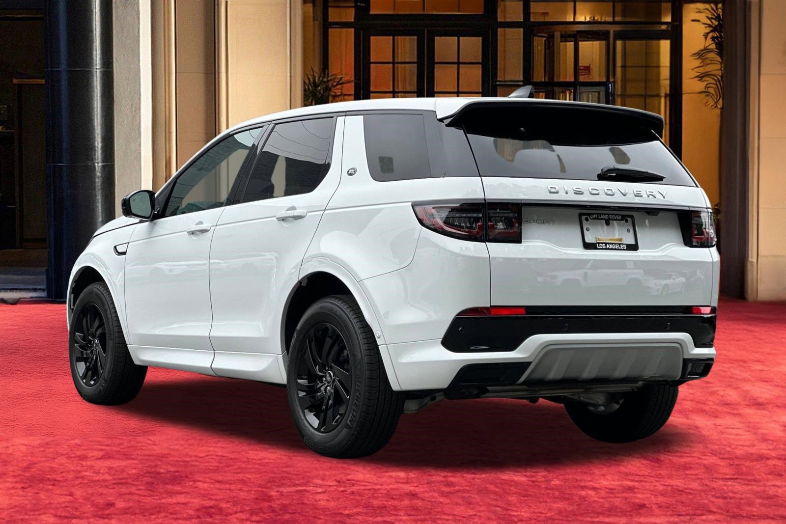 Used 2025 Land Rover Discovery Sport S image 4