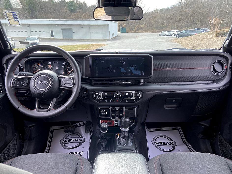 Used 2024 Jeep Wrangler Unlimited Rubicon image 15