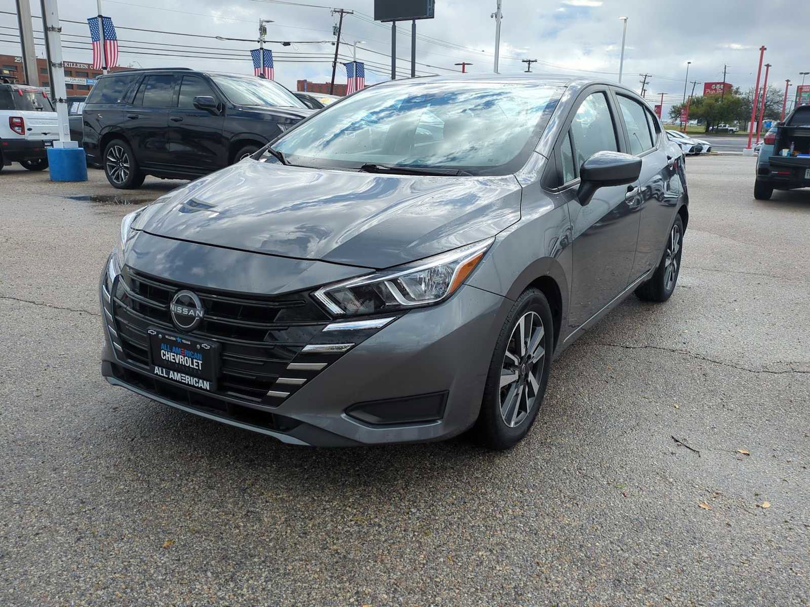 Used 2024 Nissan Versa SV image 4