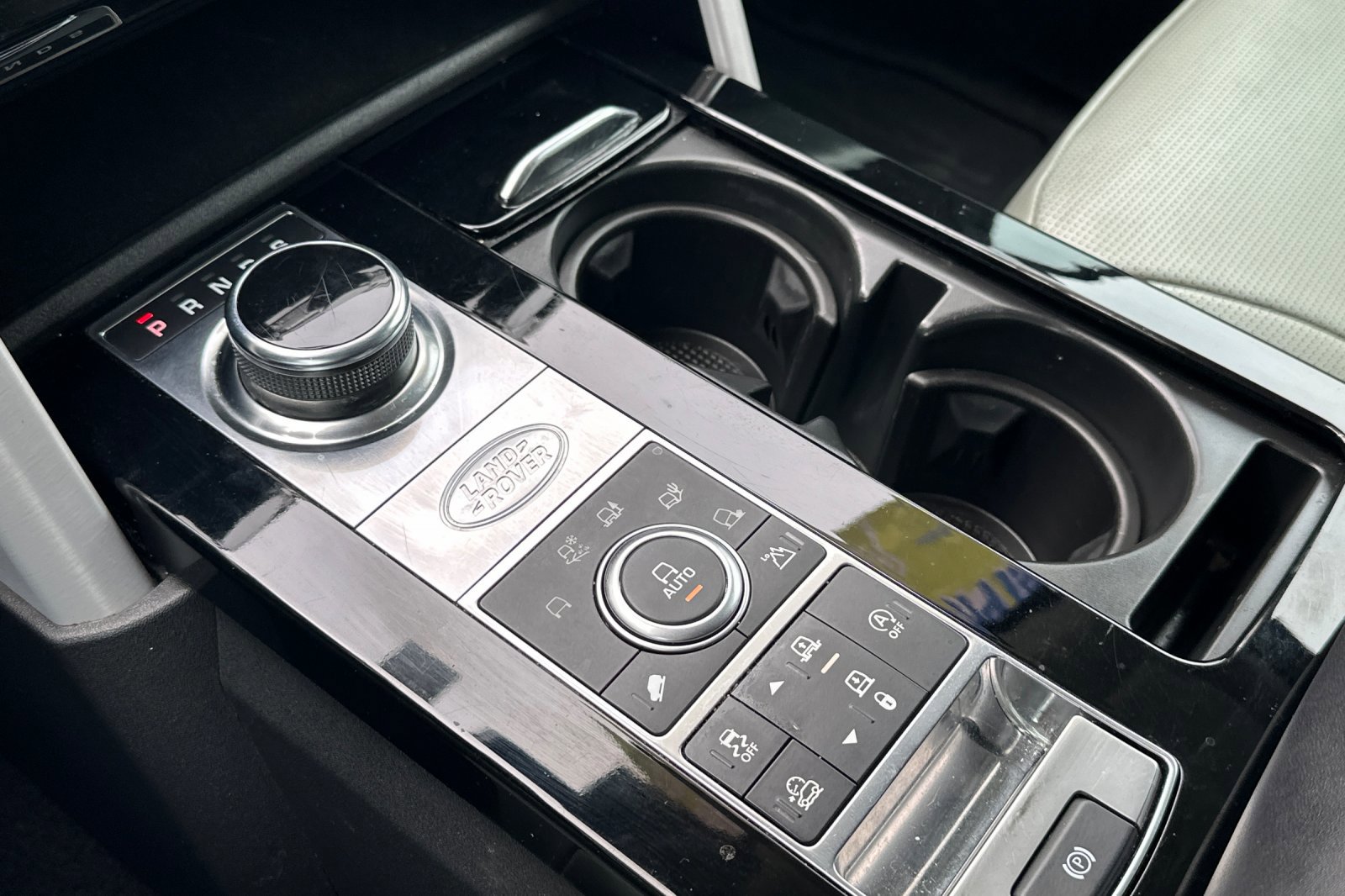 Used 2020 Land Rover Discovery HSE Luxury image 23