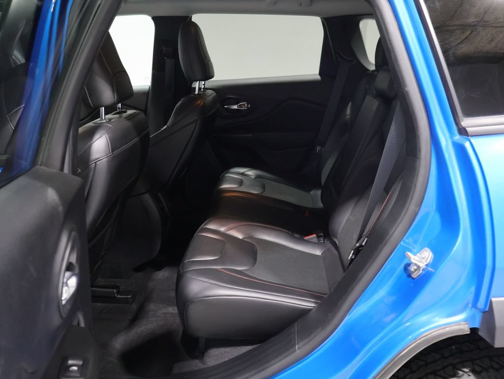 Used 2021 Jeep Cherokee Trailhawk AWD/4WD image 18