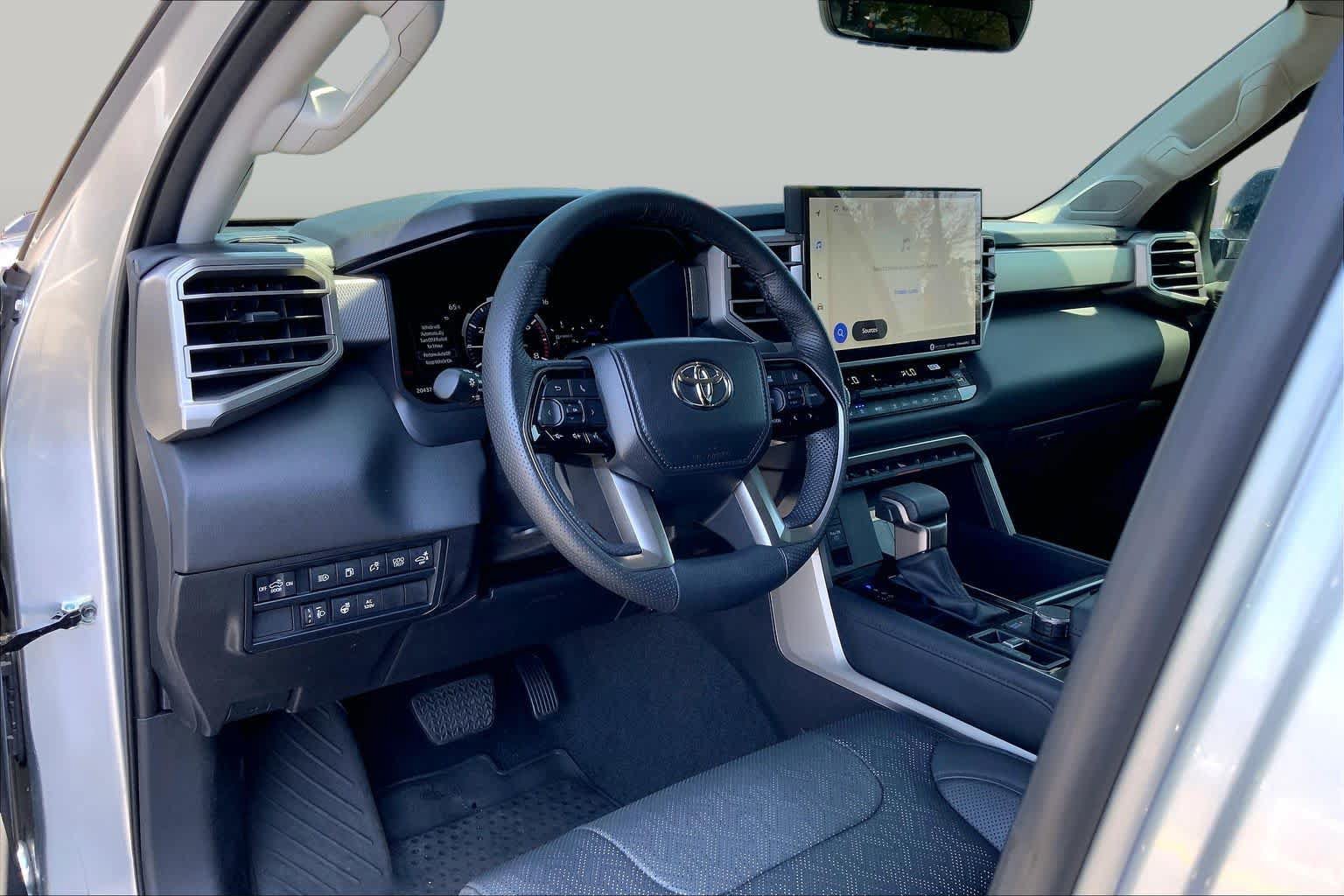 Used 2024 Toyota Tundra Limited AWD/4WD image 17