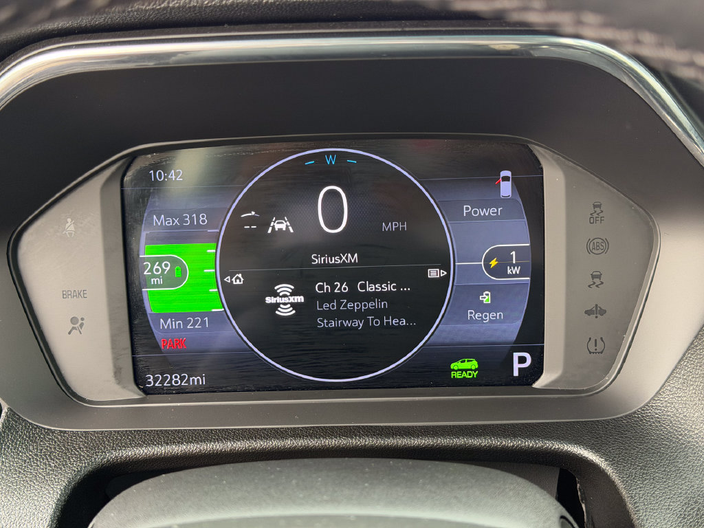 Used 2023 Chevrolet Bolt LT w/ Infotainment Package FWD image 11