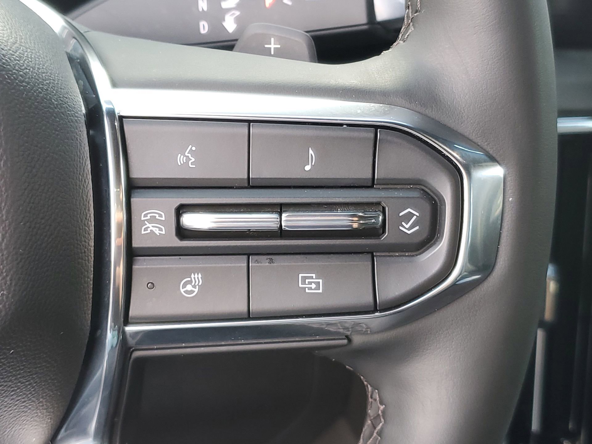 Used 2025 GMC Yukon XL Denali image 24