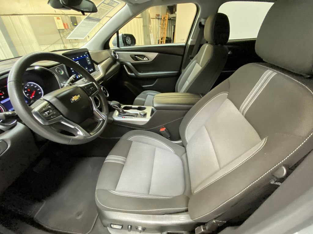 Used 2025 Chevrolet Blazer LT FWD image 21