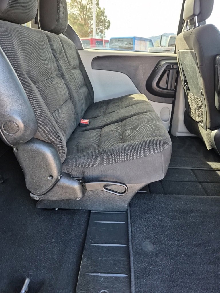Used 2020 Dodge Grand Caravan SE w/ UConnect Hands-Free Group image 34
