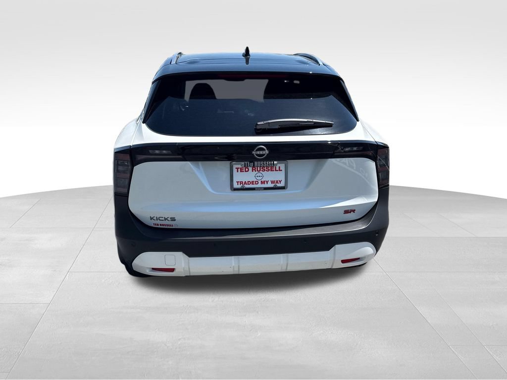 Used 2026 Nissan Kicks SR w/ SR Premium Package FWD image 4