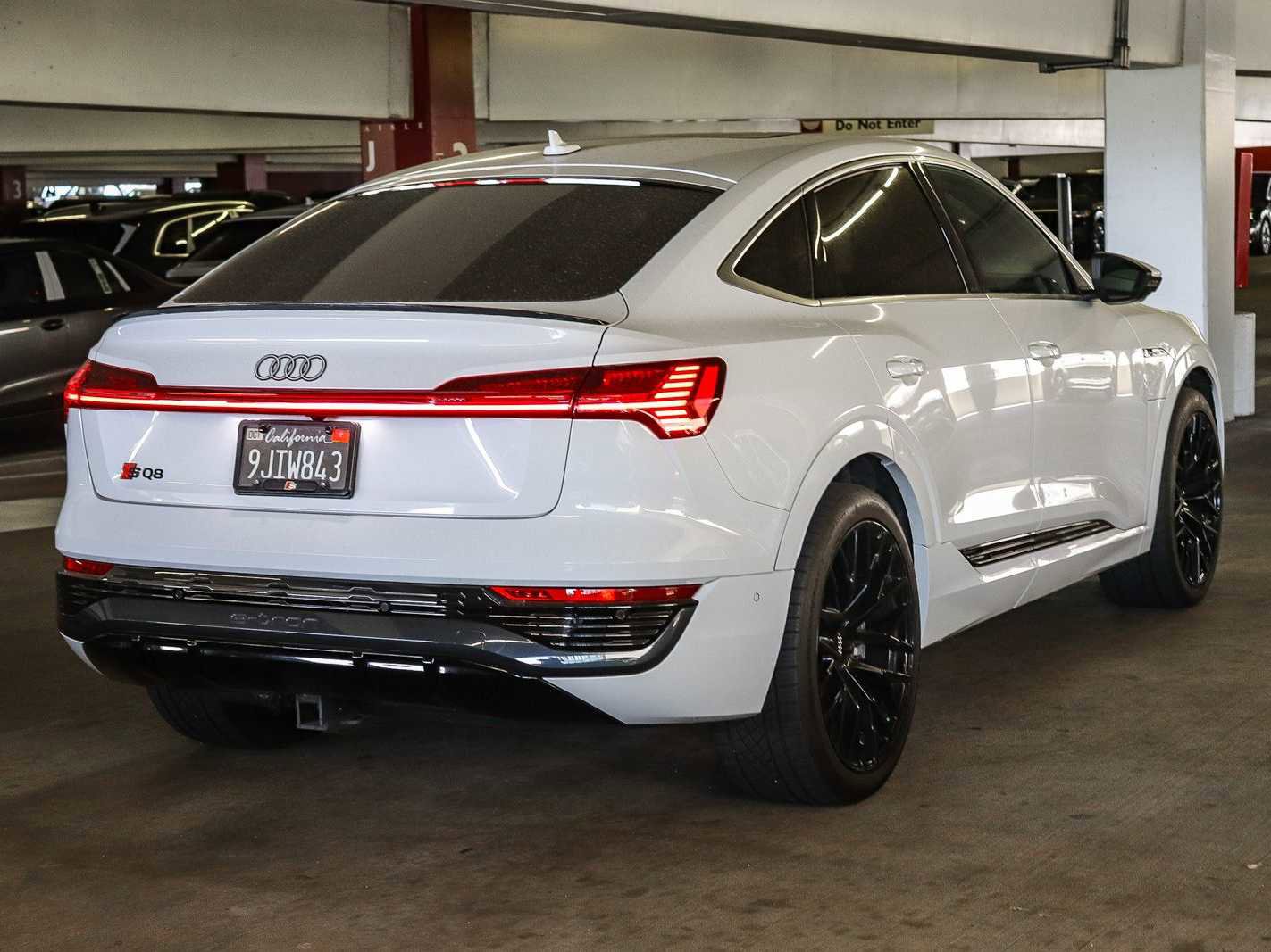 Used 2024 Audi Q8 e-tron Premium Plus AWD/4WD image 4