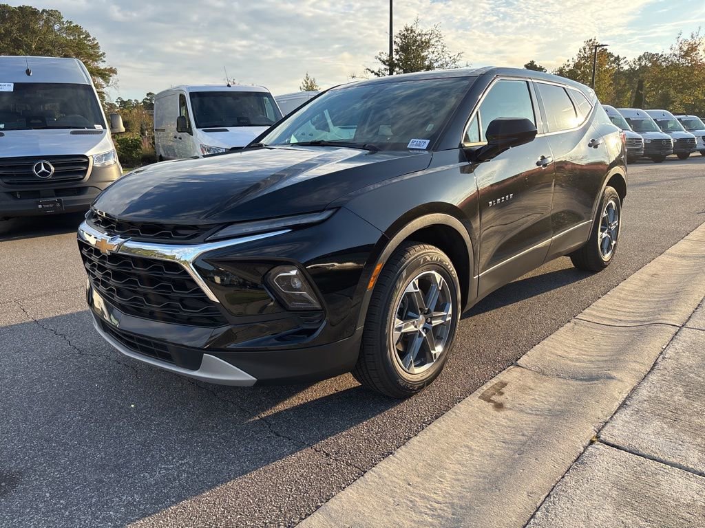 Used 2025 Chevrolet Blazer LT FWD image 8