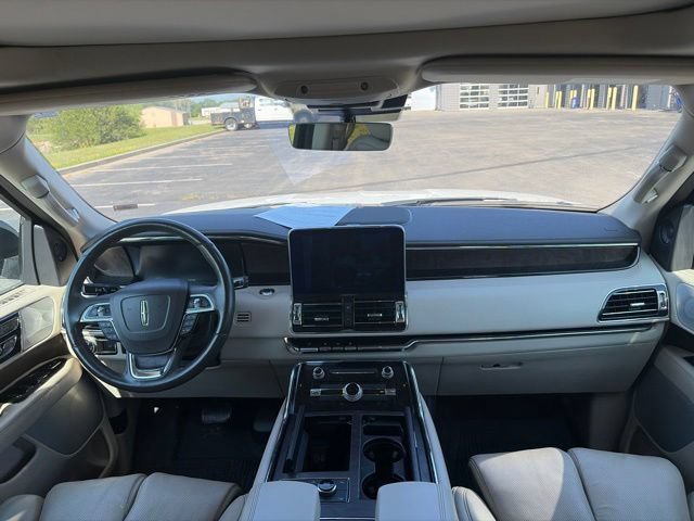 Used 2020 Lincoln Navigator L Reserve w/ Luxury Package AWD/4WD image 17