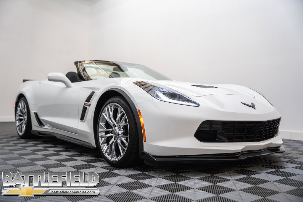 Used 2017 Chevrolet Corvette Grand Sport w/ Carbon Flash Badge Package RWD image 1