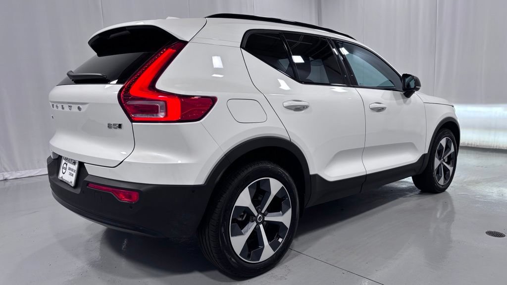 Certified 2026 Volvo XC40 B5 Plus AWD/4WD image 6