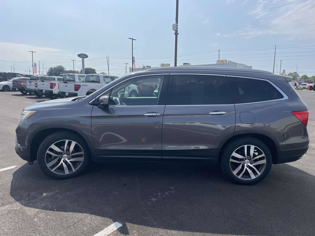 Used 2017 Honda Pilot Touring image 6