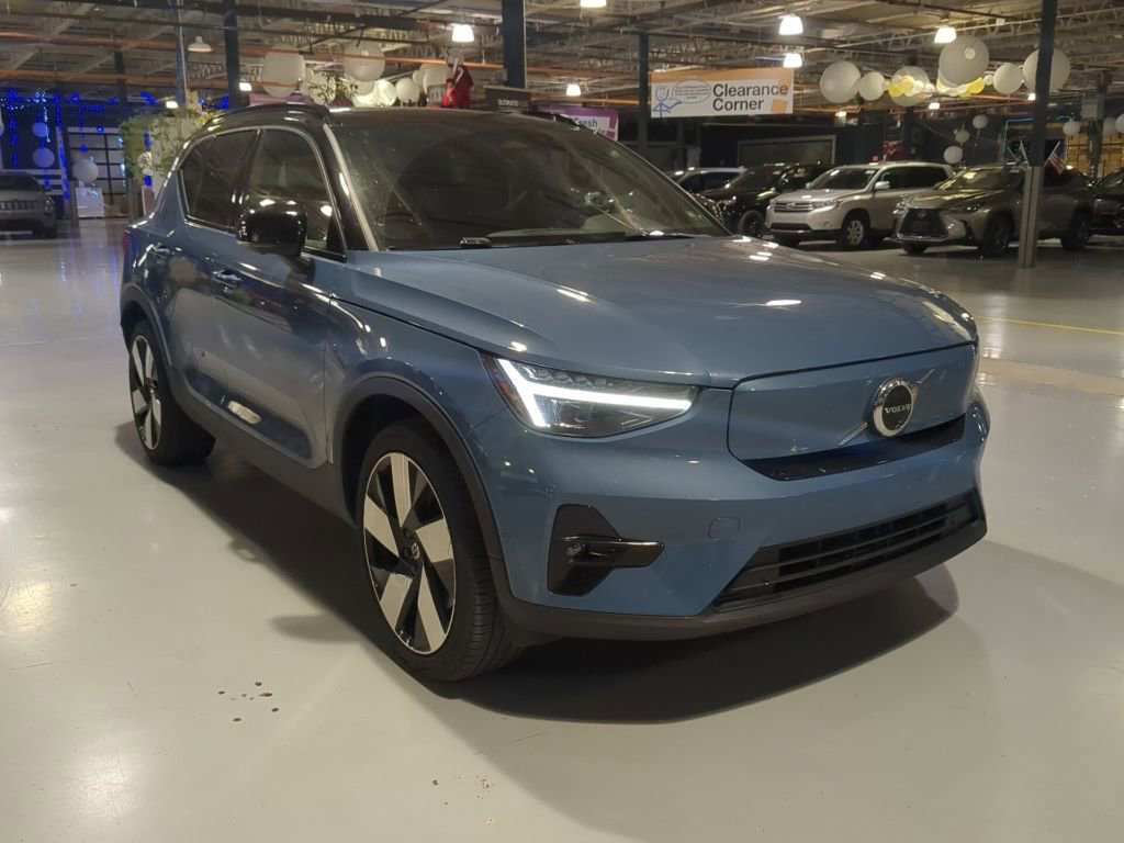 Used 2024 Volvo XC40 Recharge Plus w/ Protection Package Premier AWD/4WD image 3