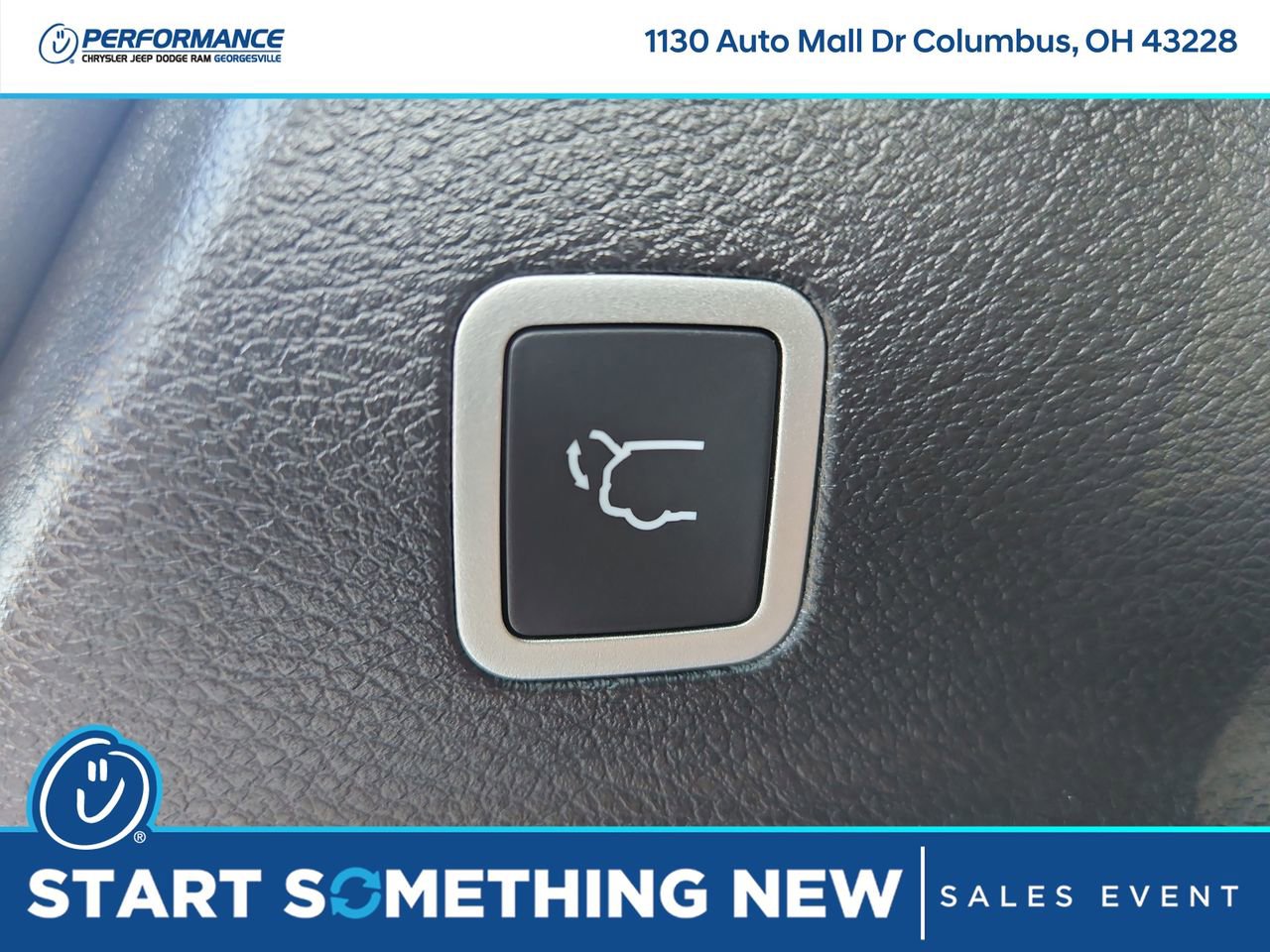 New 2026 Chrysler Pacifica Select image 12