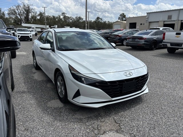 Used 2021 Hyundai Elantra SE image 2