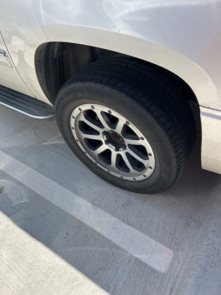 Used 2009 GMC Yukon XL Denali RWD image 4