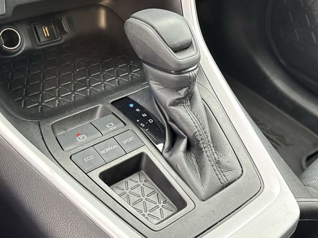 Used 2021 Toyota RAV4 XLE image 14