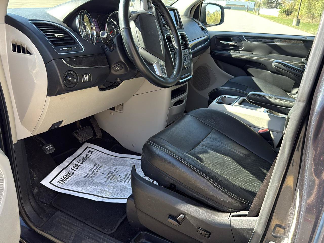 Used 2014 Chrysler Town & Country Touring-L FWD image 14