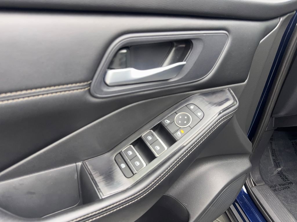 Used 2024 Nissan Rogue SL image 32