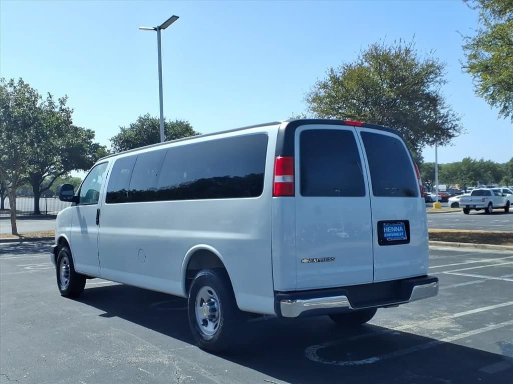 Used 2025 Chevrolet Express 3500 LT w/ LT Preferred Equipment Group RWD image 8